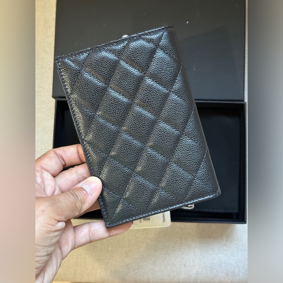 ❌ SOLD ❌ CHANEL Classic Passport Cover black caviar gold hardware - Picture 3 of 4